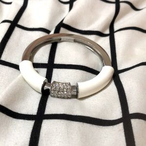 This is a beautiful bracelet selling for only $5.00